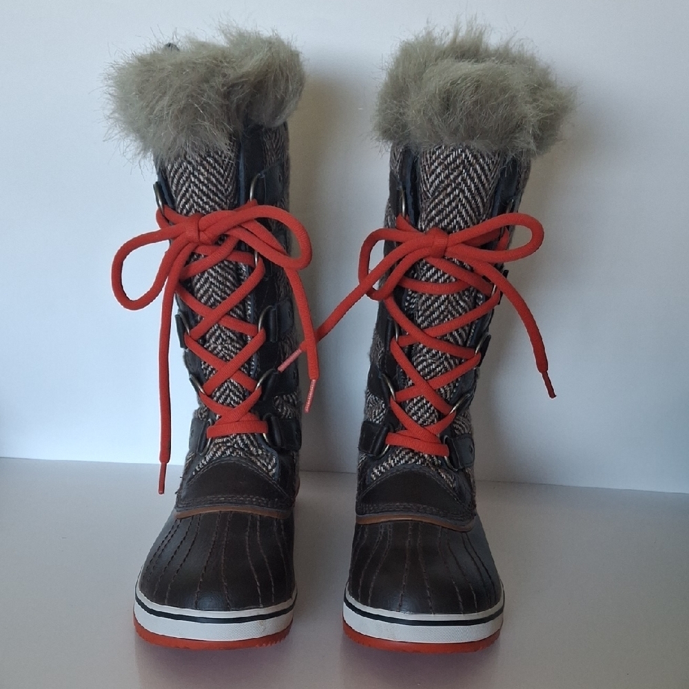 Sorel Winter Boots with Red Laces and Fur Trim